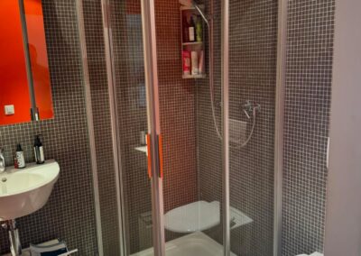 Douche rénovée par Pred SA, installateur sanitaire à Fribourg