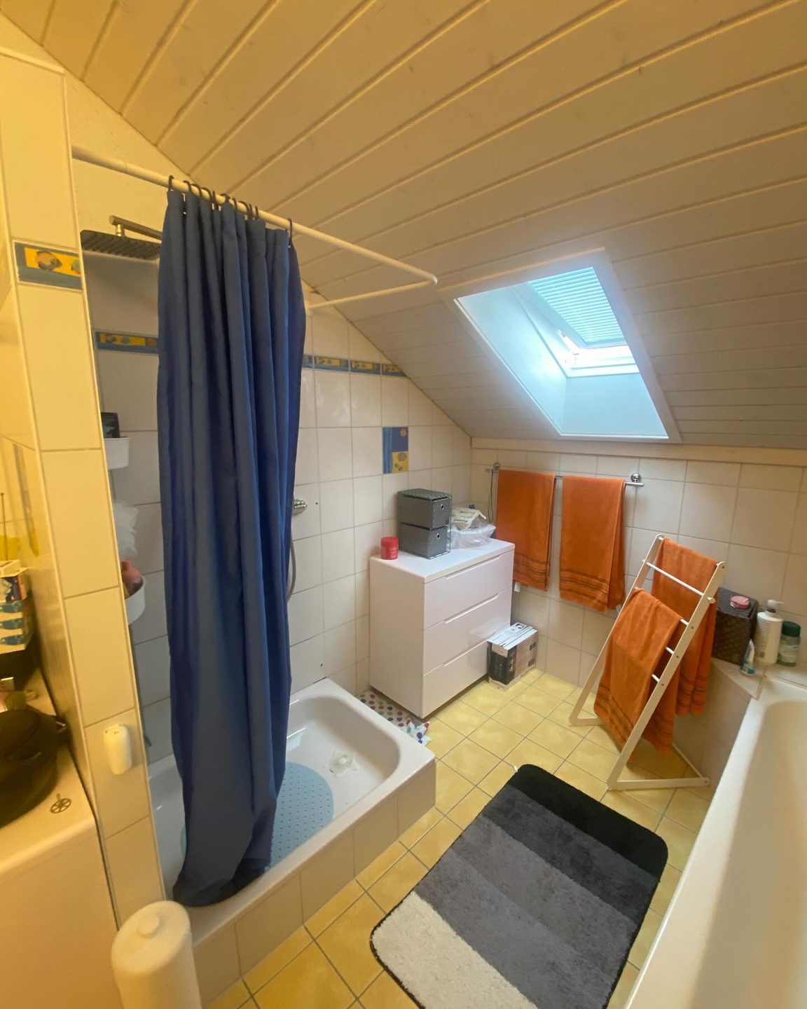 Salle de bain sous les combles avant agrandissement par Pred SA