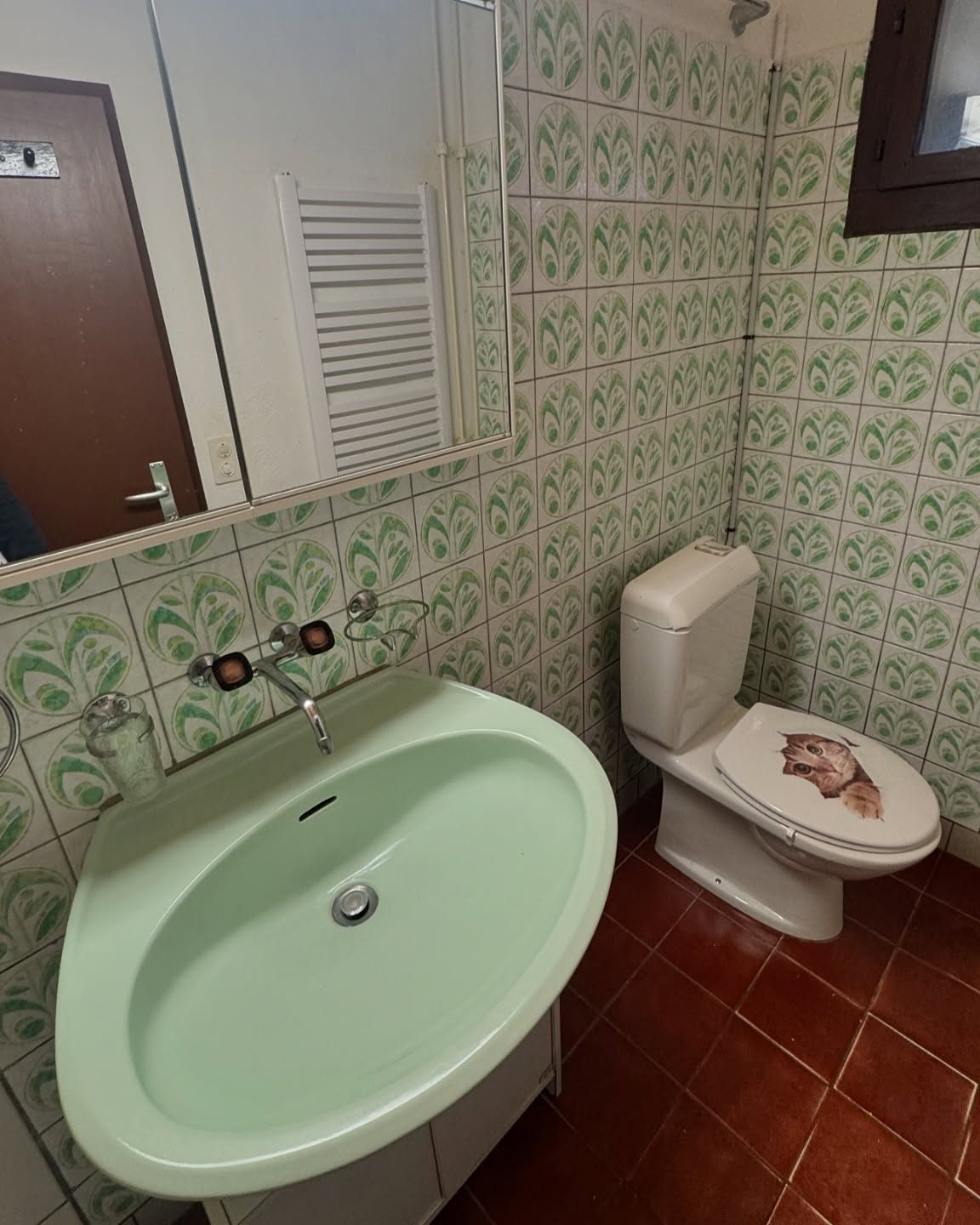 Salle de bain d'un appartement locatif avant rénovation par Pred SA